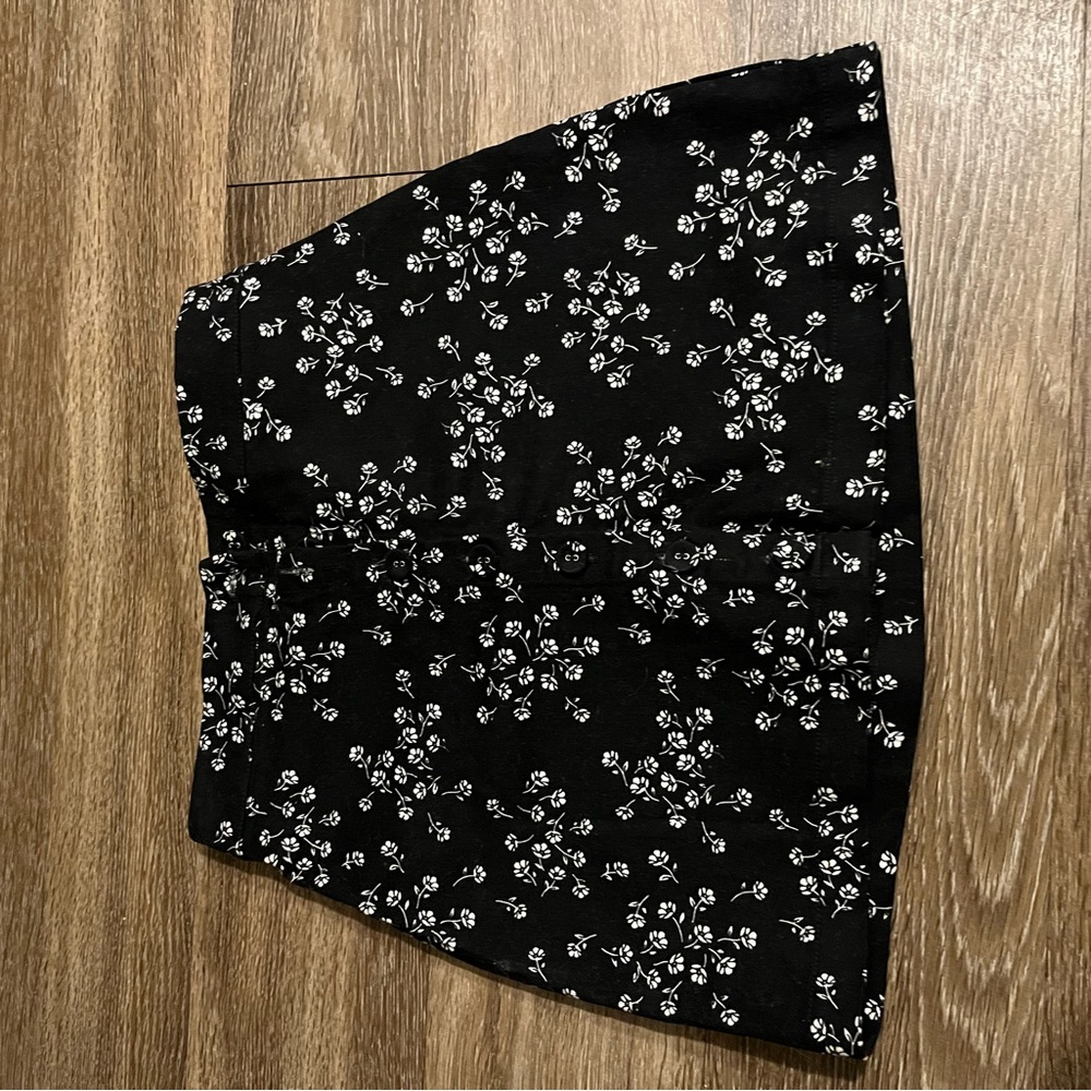 Black floral mini skirt size small